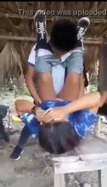 Background nonton video viral Bocil Smp Ngewe Dikebun Saat Sepi