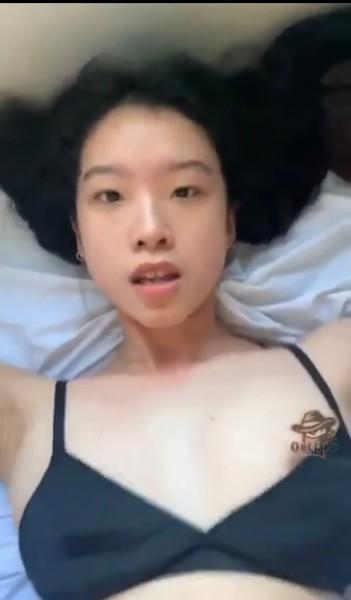 Background nonton video viral Bocil Tocil Menikmati Sodokan Kaka