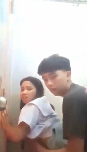 Background nonton video viral Bocil Smp Maksa Ngewe Ngewe Di Wc Lagi